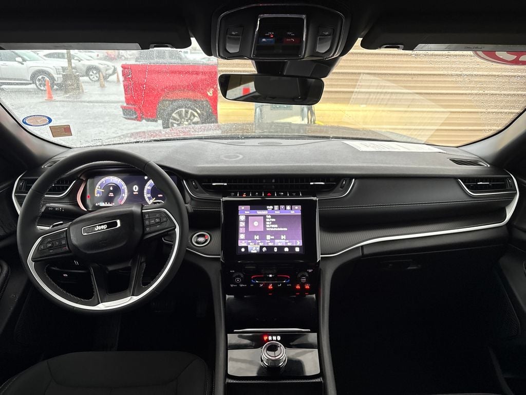 2025 Jeep Grand Cherokee Laredo 4x2