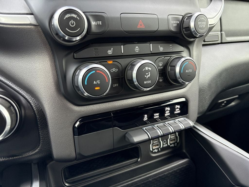 2022 RAM 1500 Big Horn Crew Cab 4x2 5'7' Box