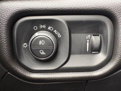 2022 RAM 1500 Tradesman Crew Cab 4x4 5'7' Box