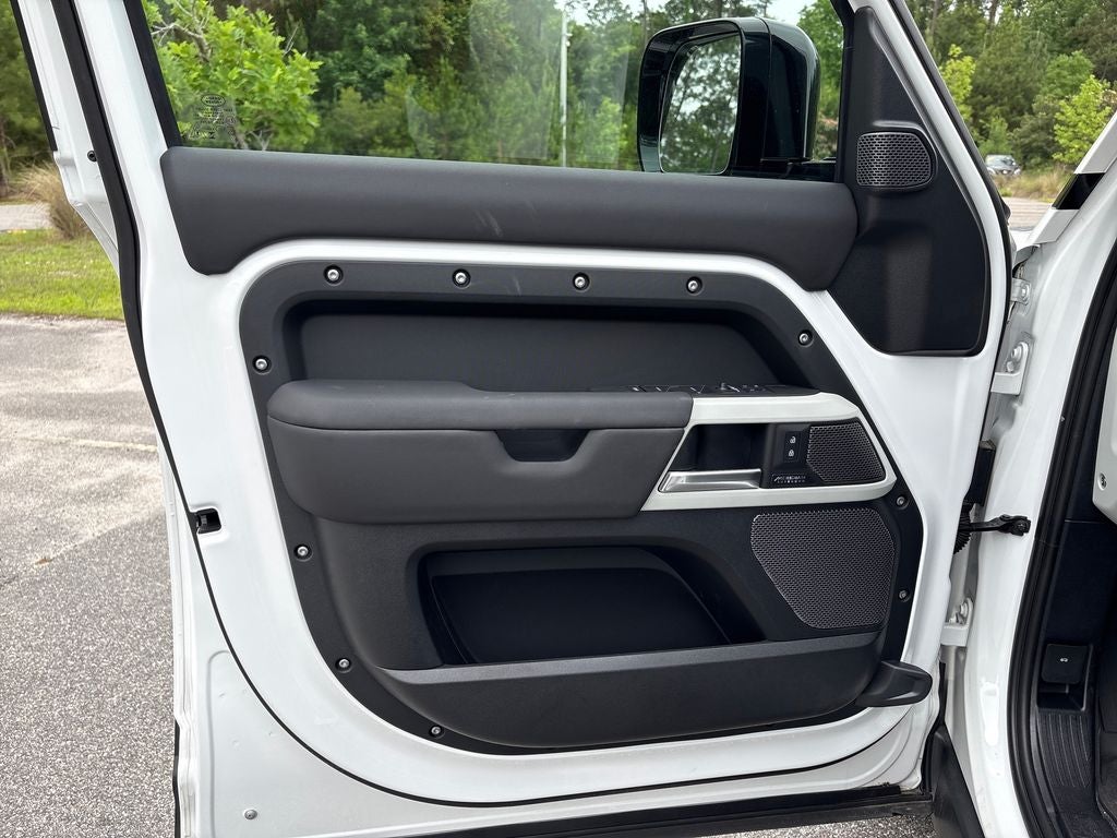 2024 Land Rover Defender 110 SE