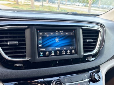 2021 Chrysler Voyager LX