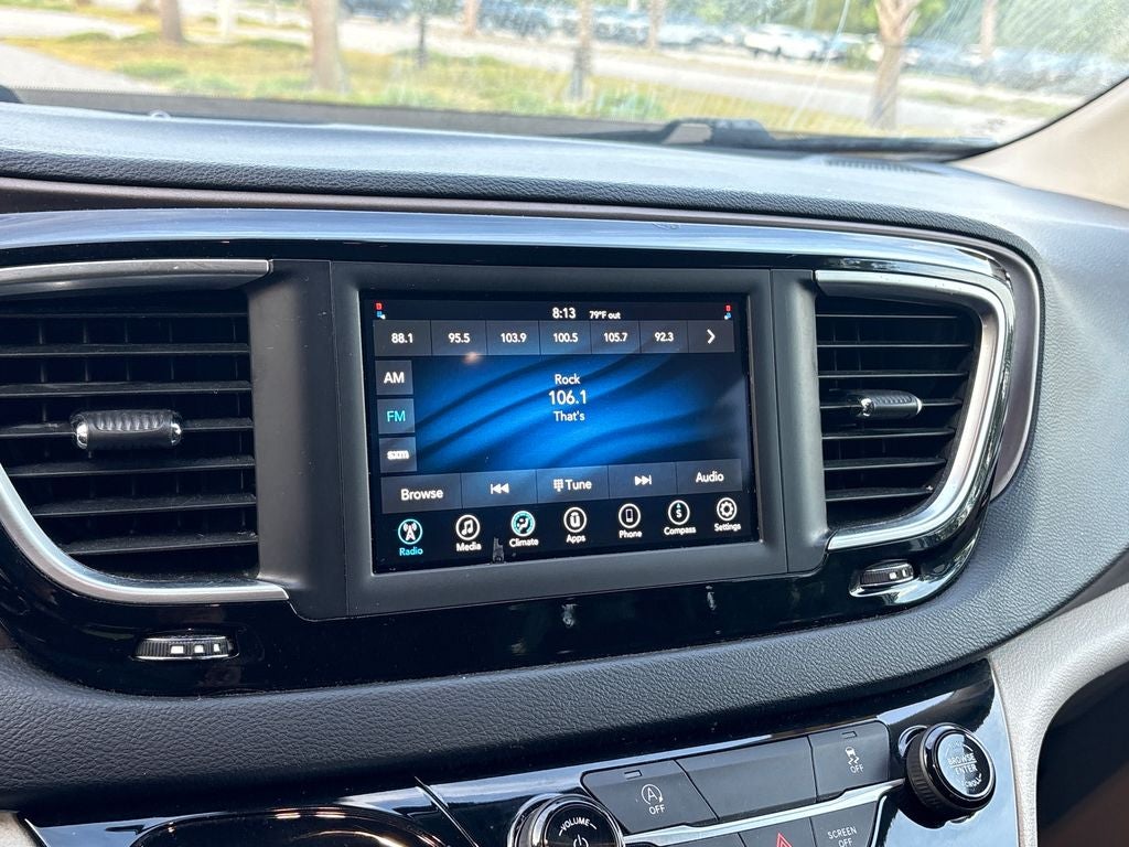 2021 Chrysler Voyager LX