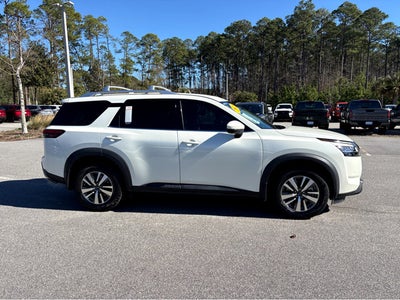2023 Nissan Pathfinder SL