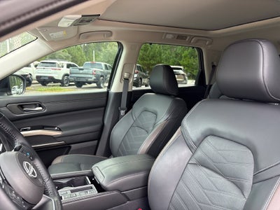 2024 Nissan Pathfinder Platinum