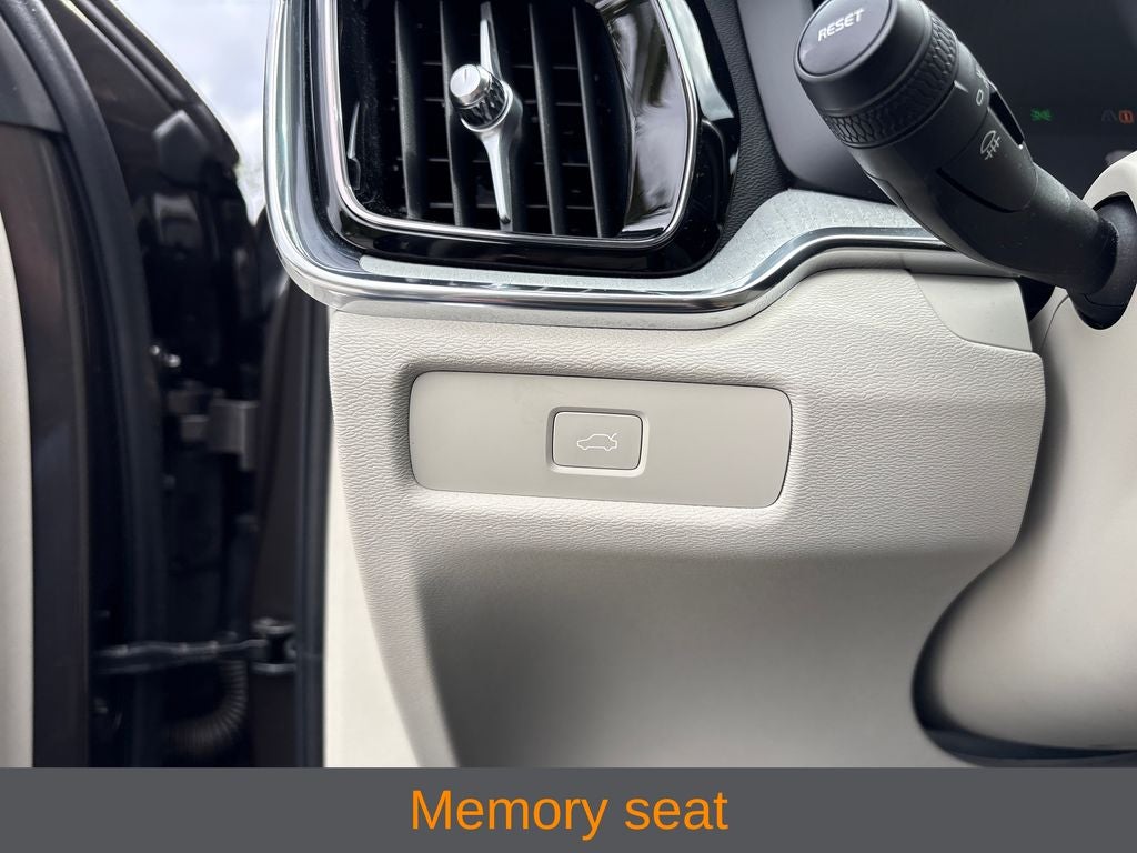 2024 Volvo S60 B5 Plus Dark Theme