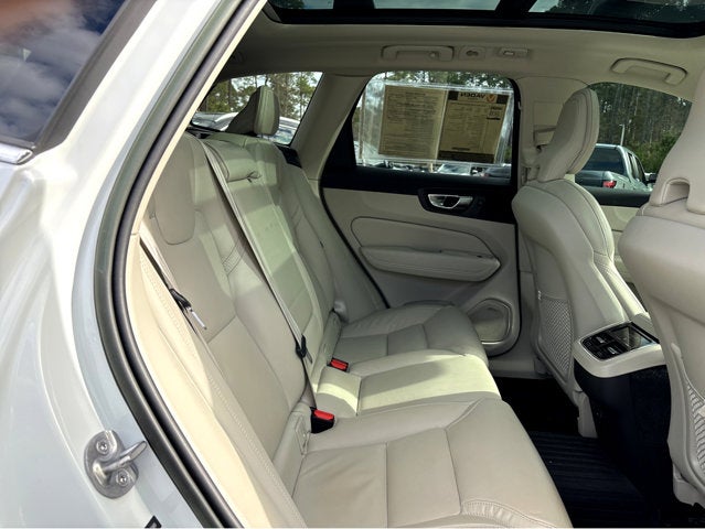 2023 Volvo XC60 Ultimate Bright Theme