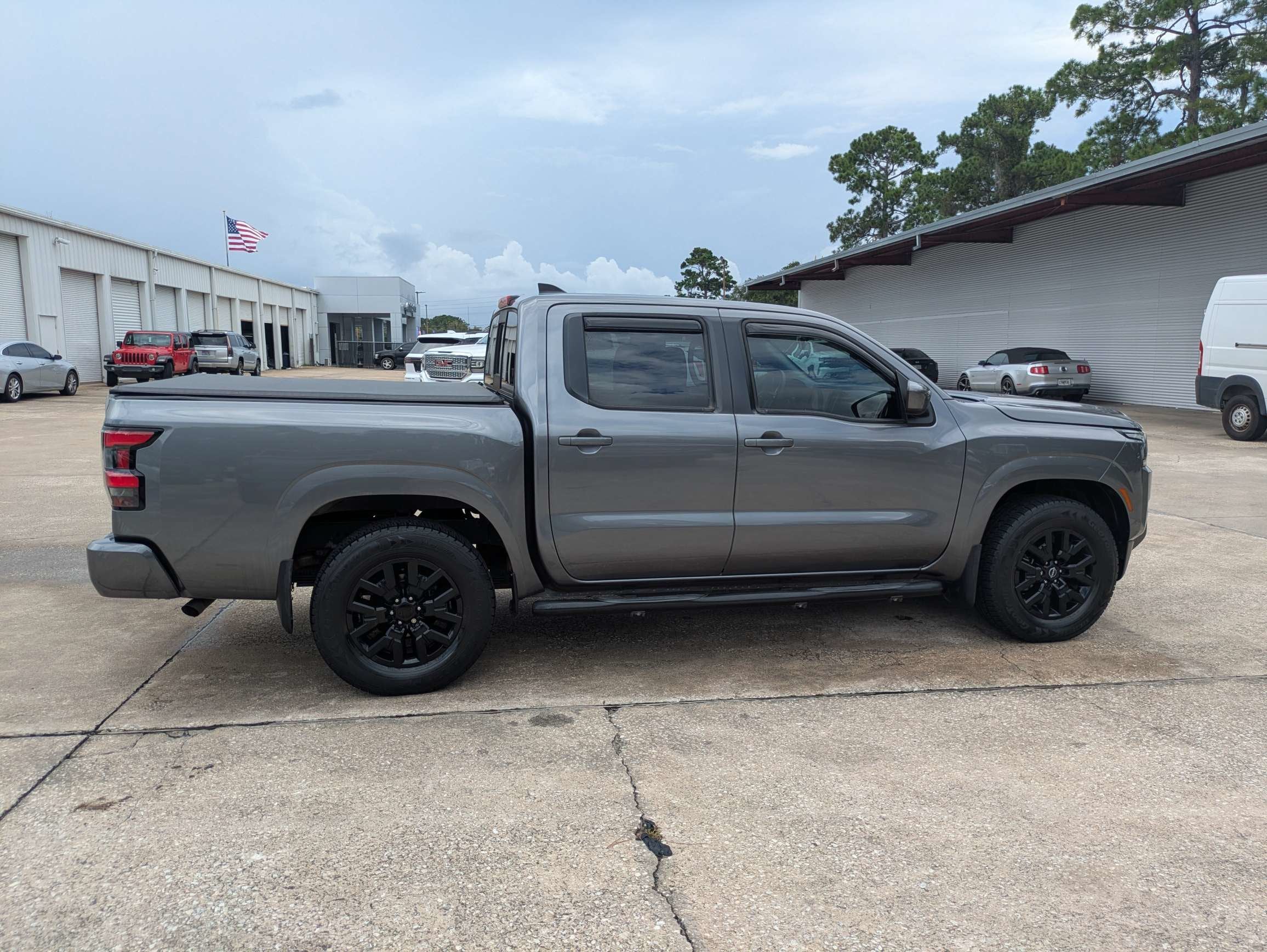 2022 Nissan Frontier SV