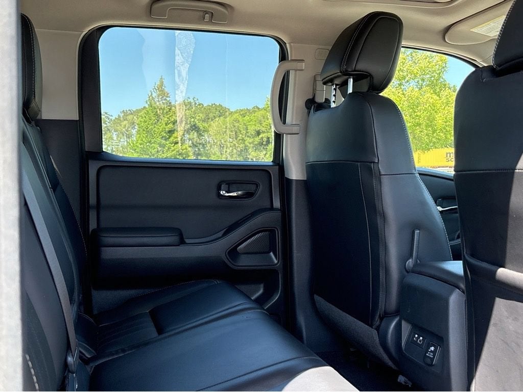 2024 Nissan Frontier SL