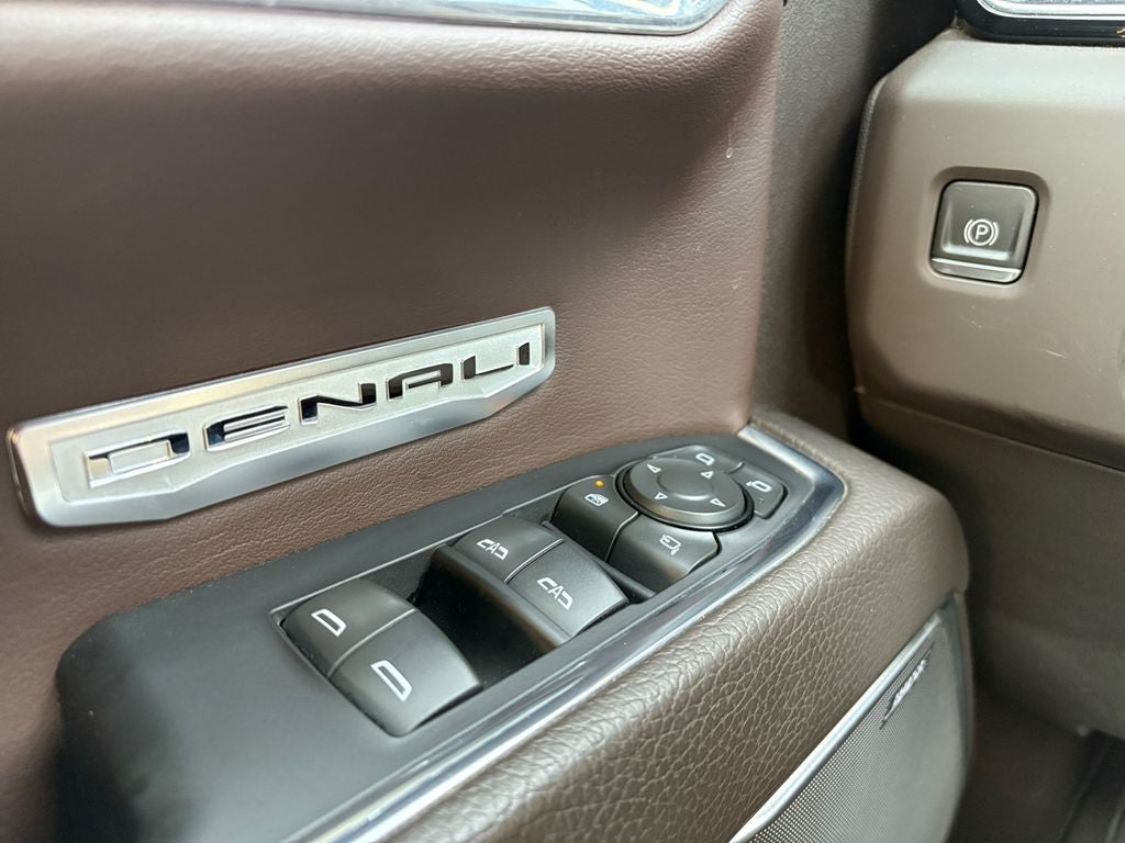 2023 GMC Sierra 1500 4WD Crew Cab Short Box Denali