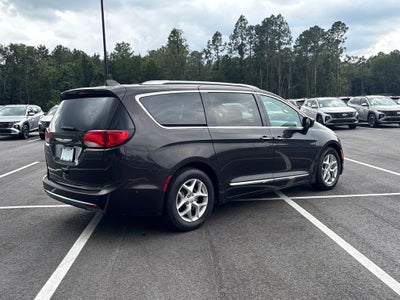 2017 Chrysler Pacifica Touring L Plus