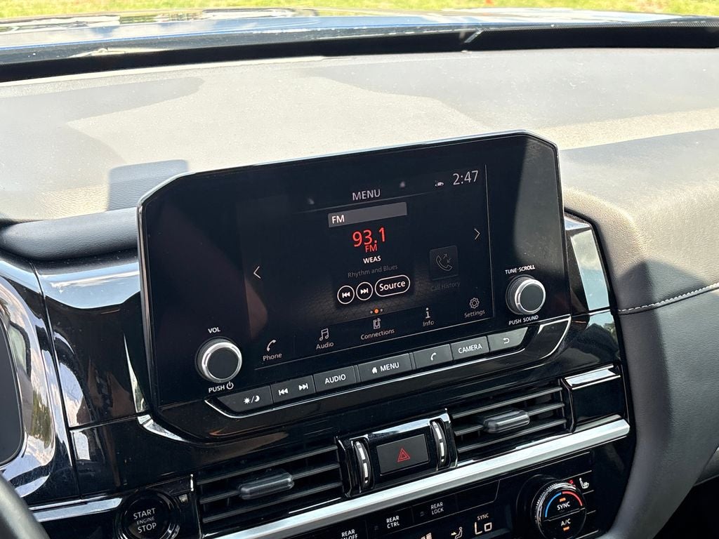 2025 Nissan Pathfinder SV