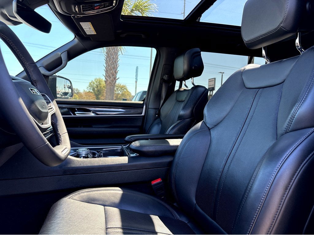 2024 Jeep Wagoneer BASE