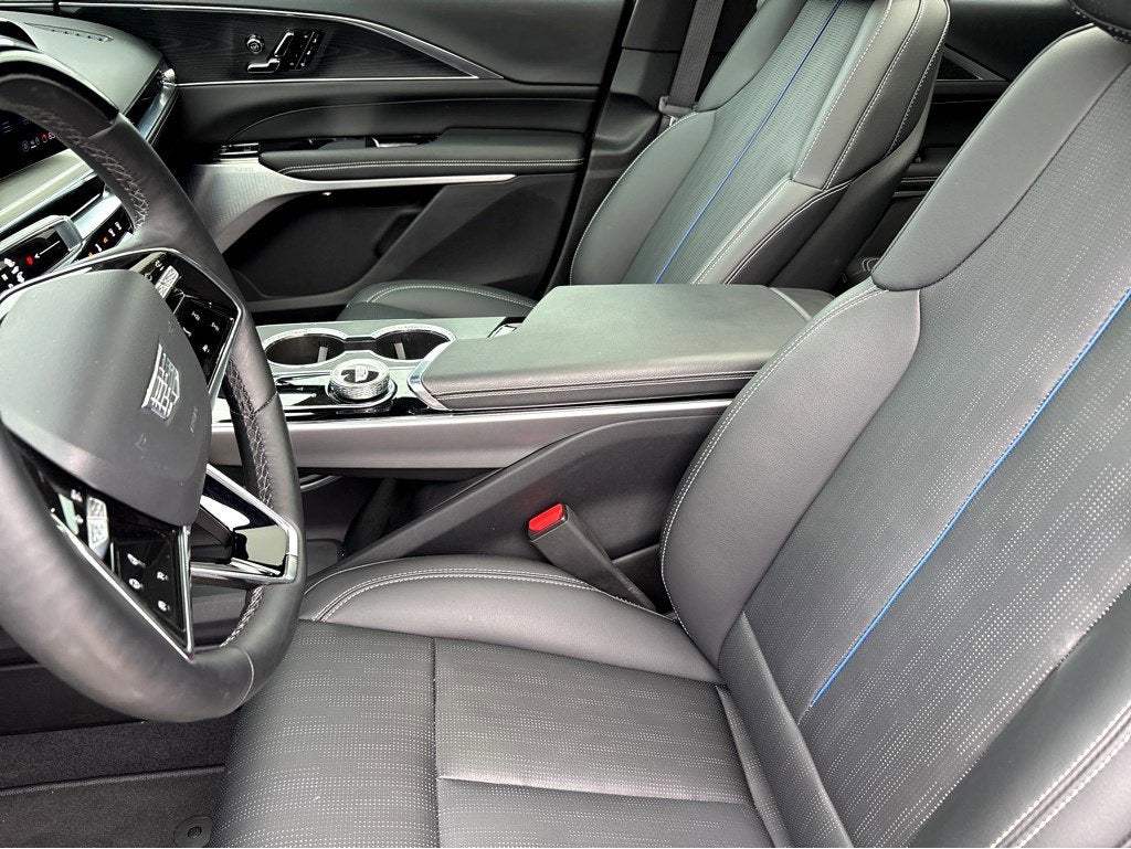 2025 Cadillac LYRIQ Luxury 2