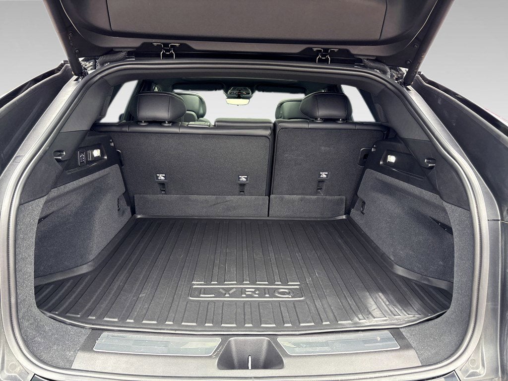 2025 Cadillac LYRIQ Luxury 2