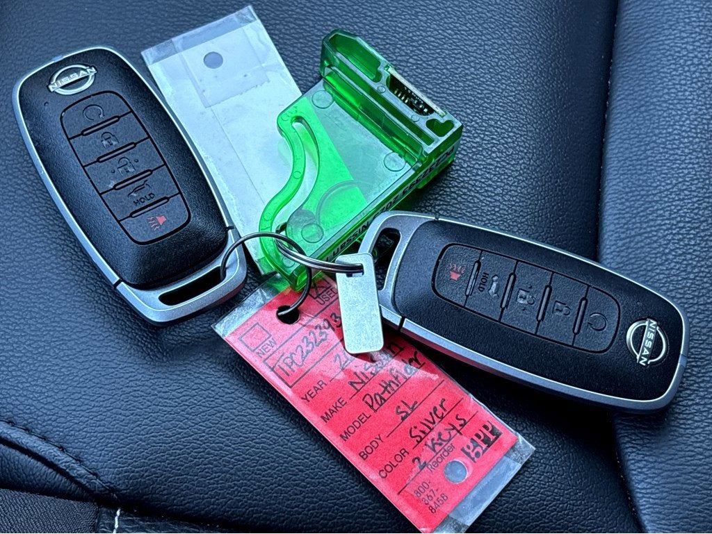 2023 Nissan Pathfinder SL