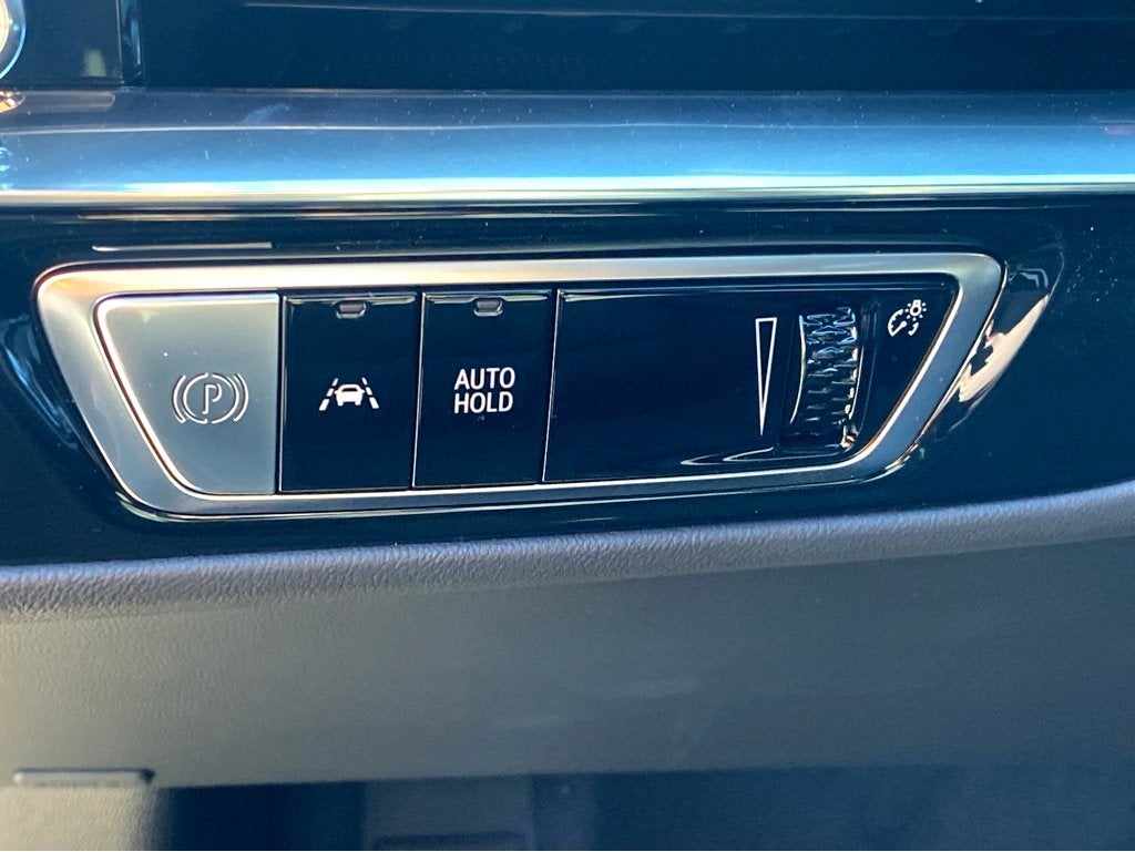 2024 Cadillac LYRIQ Luxury 2