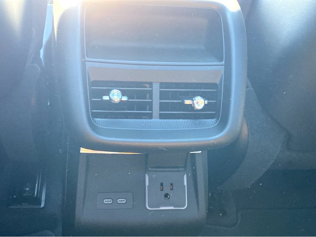 2024 Cadillac LYRIQ Luxury 2