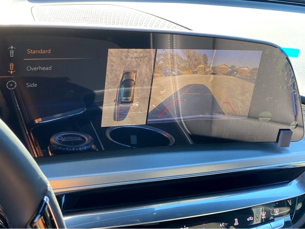 2024 Cadillac LYRIQ Luxury 2