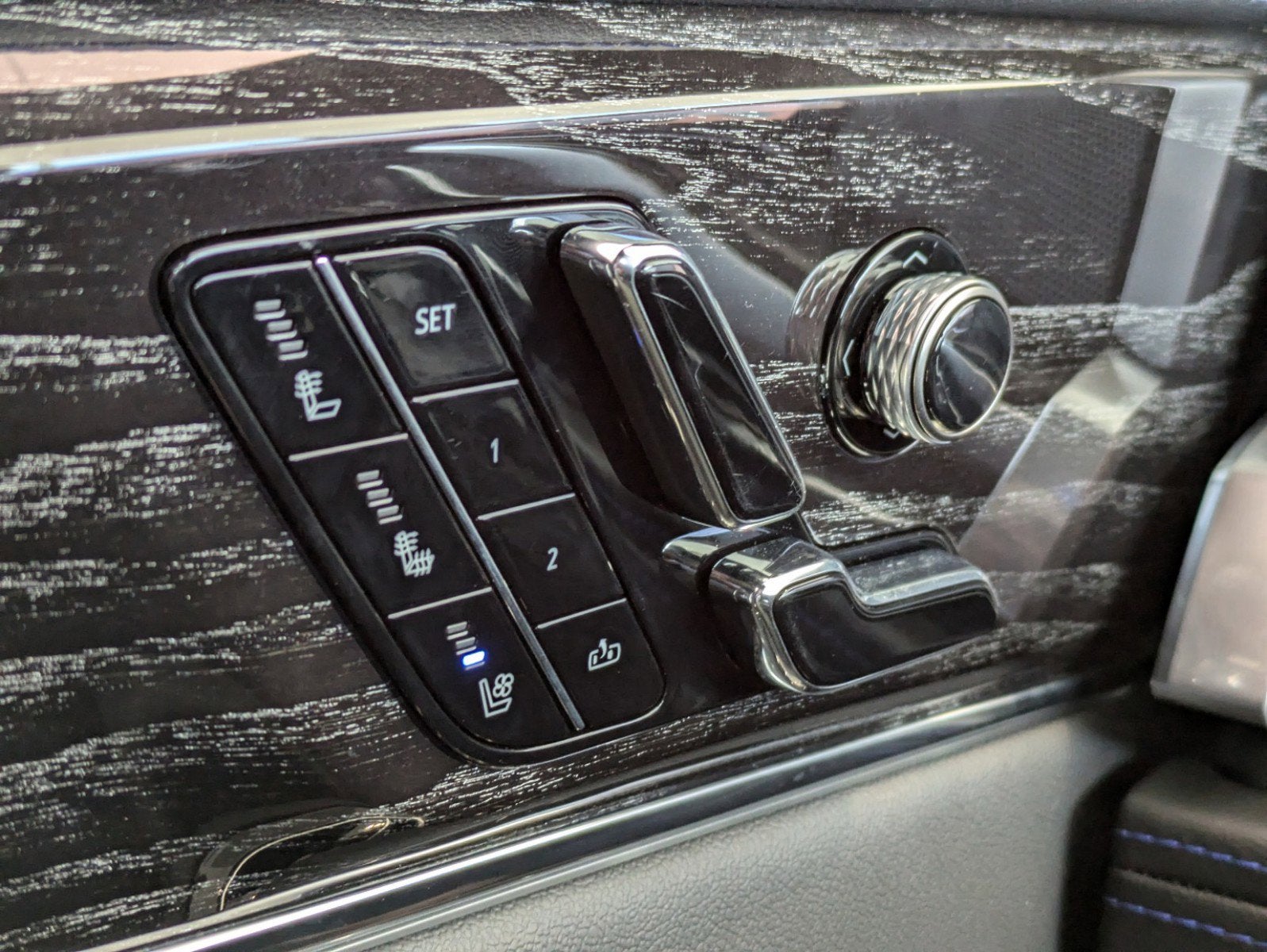 2025 Cadillac ESCALADE IQ Luxury 1