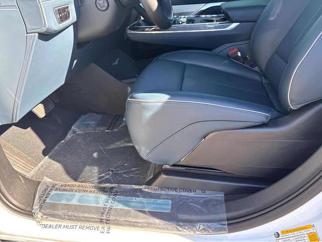 2025 Cadillac ESCALADE IQ Luxury 2