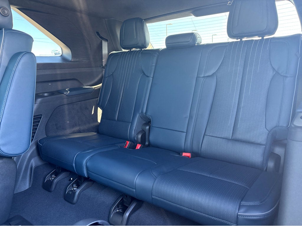 2025 Cadillac ESCALADE IQ Luxury 2