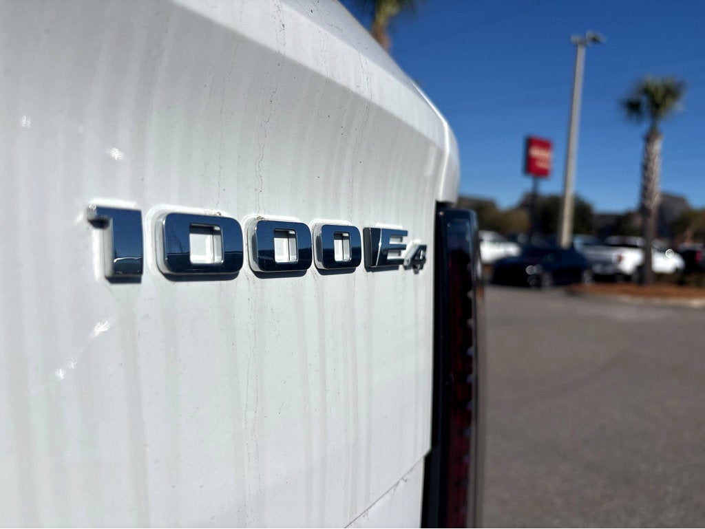 2025 Cadillac ESCALADE IQ Luxury 2