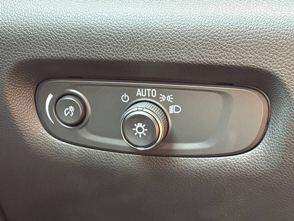 2023 Chevrolet Traverse Base