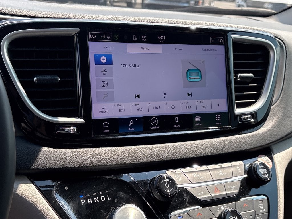 2024 Chrysler Pacifica Base