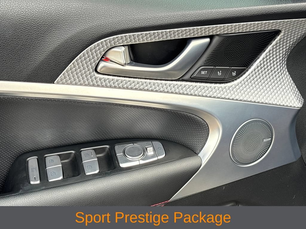 2023 Genesis G70 Base