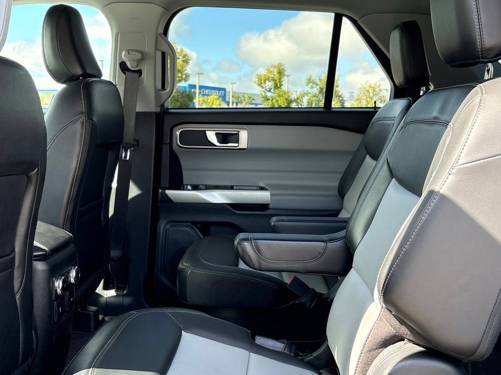 2023 Ford Explorer Base