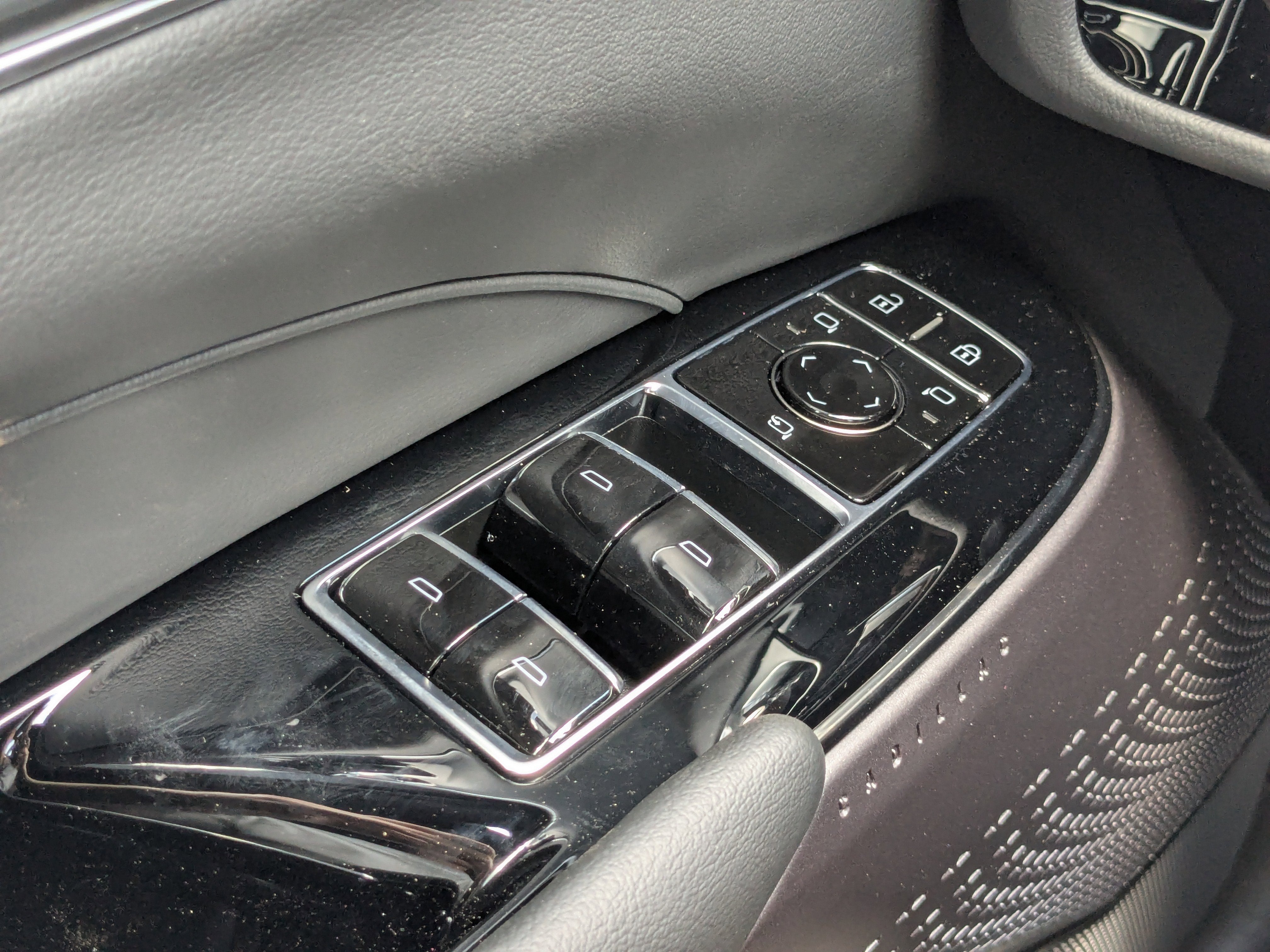 2025 Cadillac LYRIQ Luxury 1