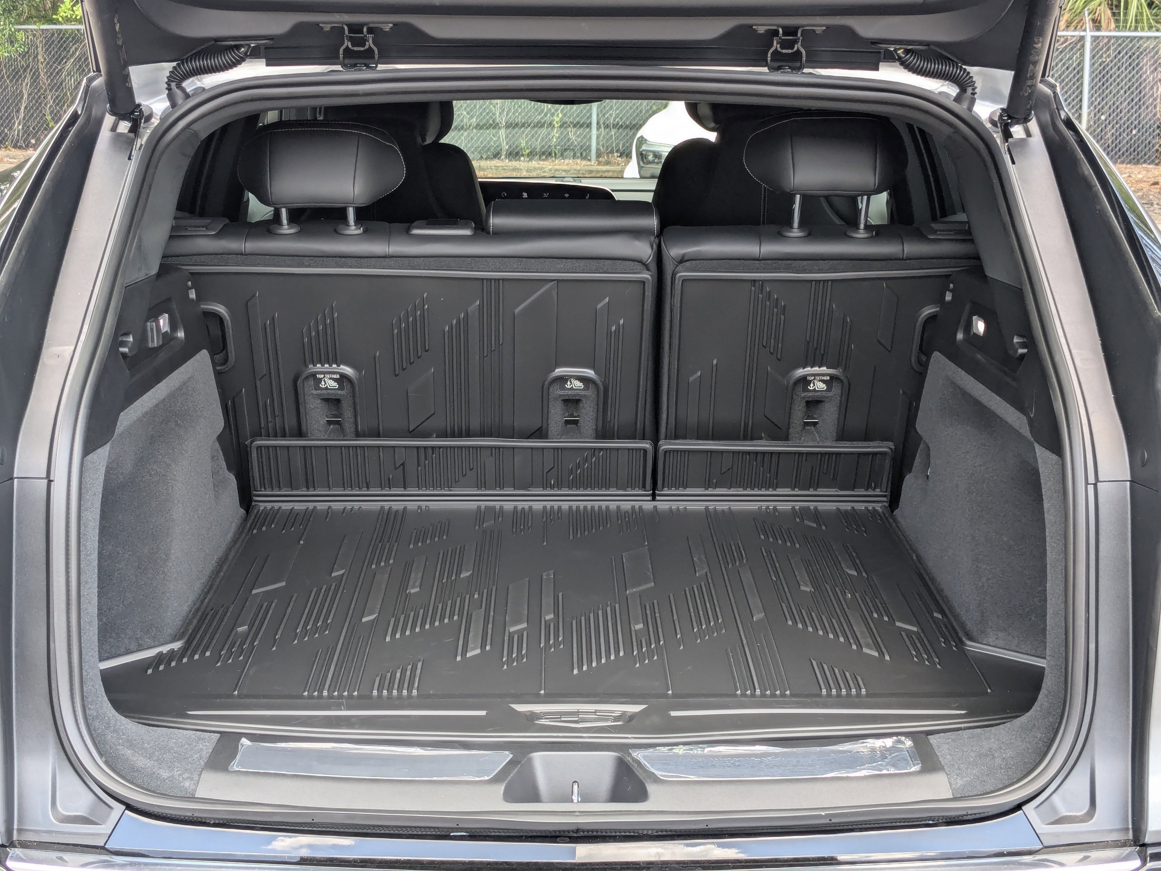 2025 Cadillac LYRIQ Luxury 1