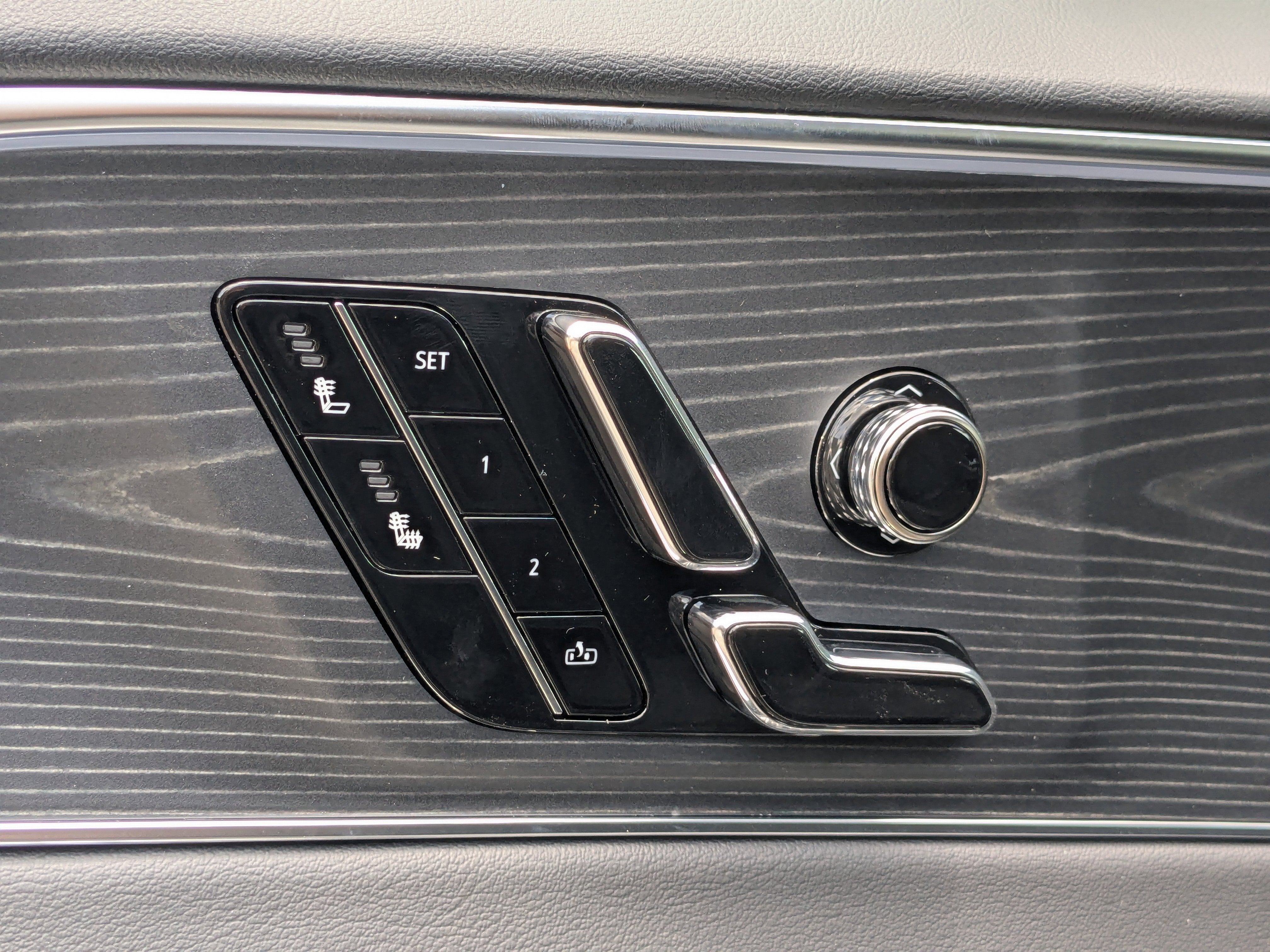 2025 Cadillac LYRIQ Luxury 1