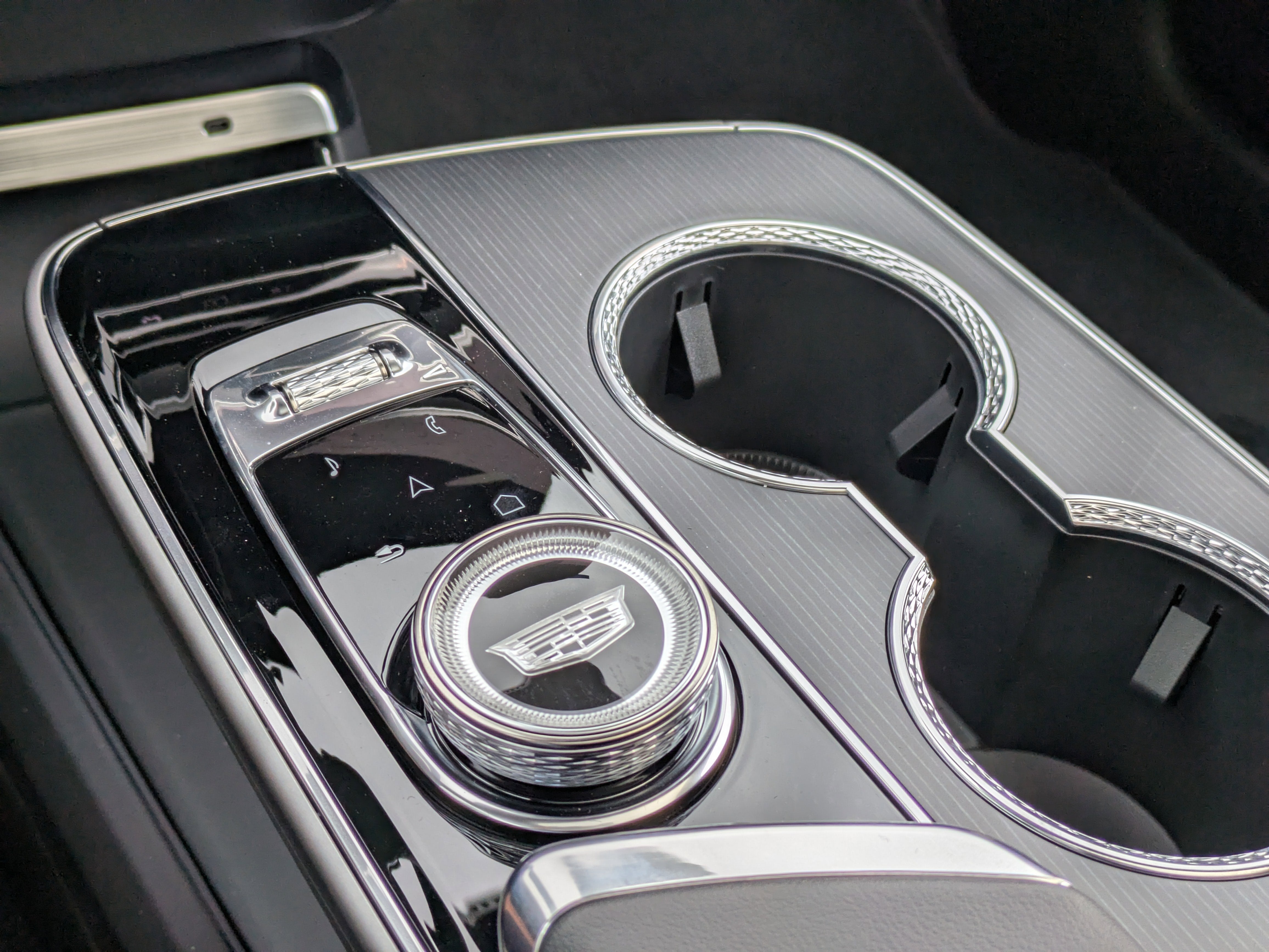 2025 Cadillac LYRIQ Luxury 1