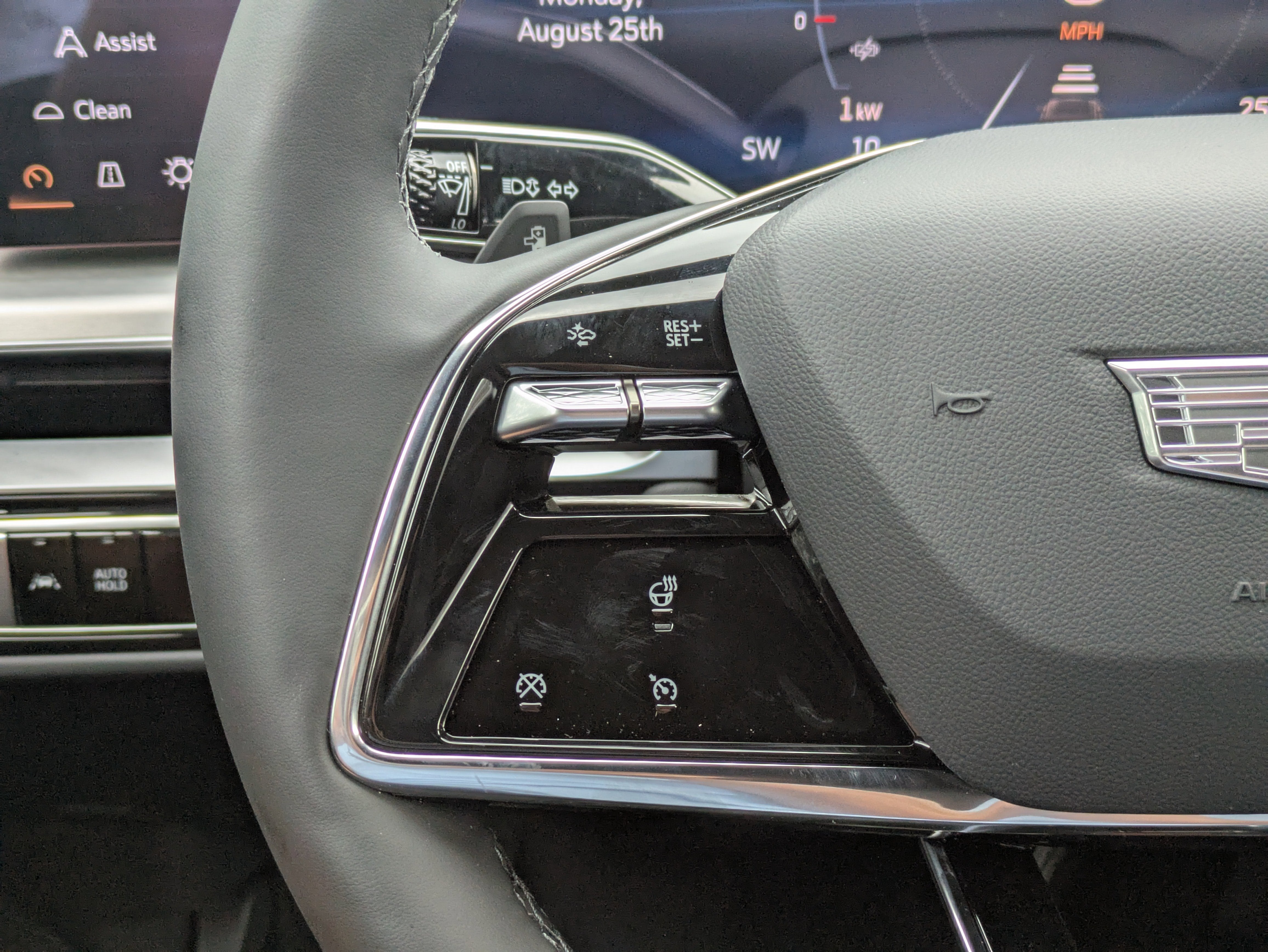 2025 Cadillac LYRIQ Luxury 1