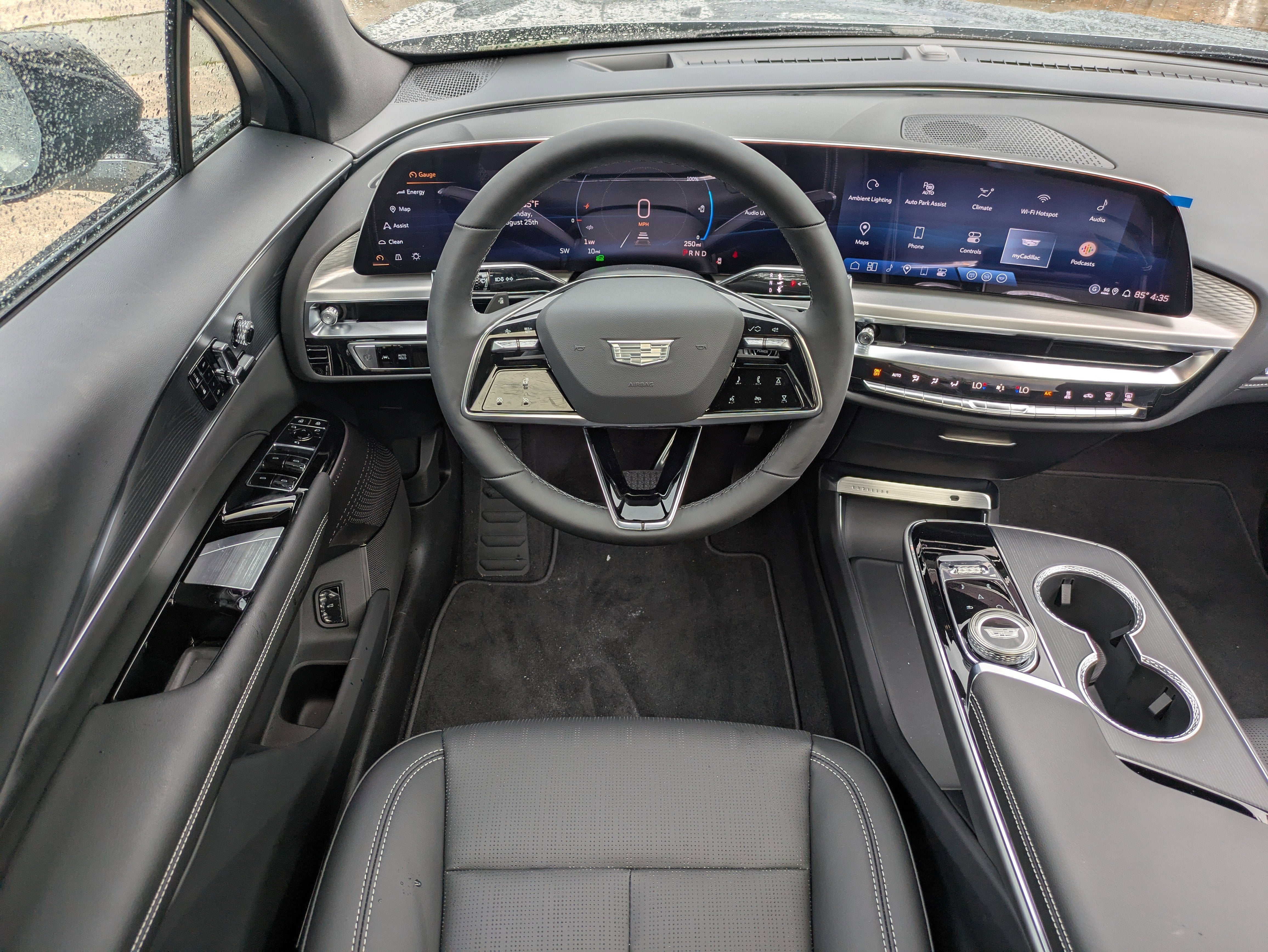 2025 Cadillac LYRIQ Luxury 1