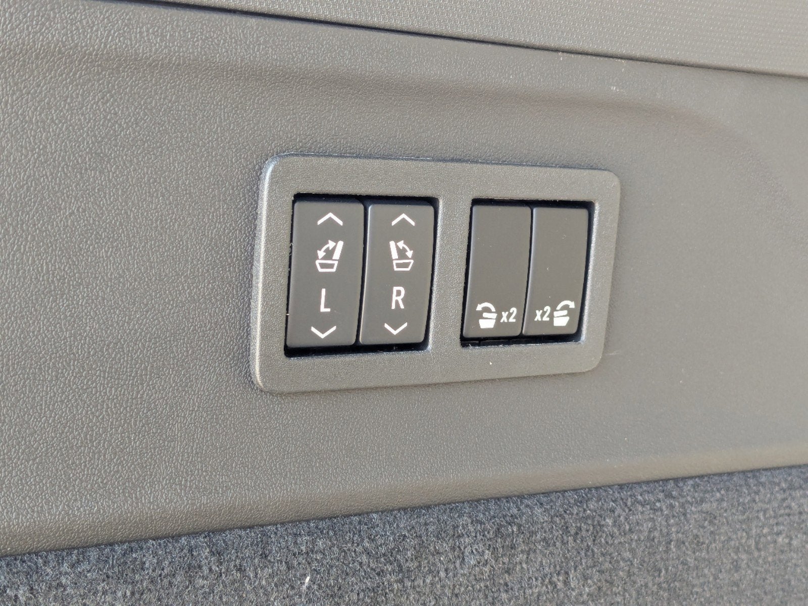 2025 Cadillac ESCALADE IQ Luxury 1