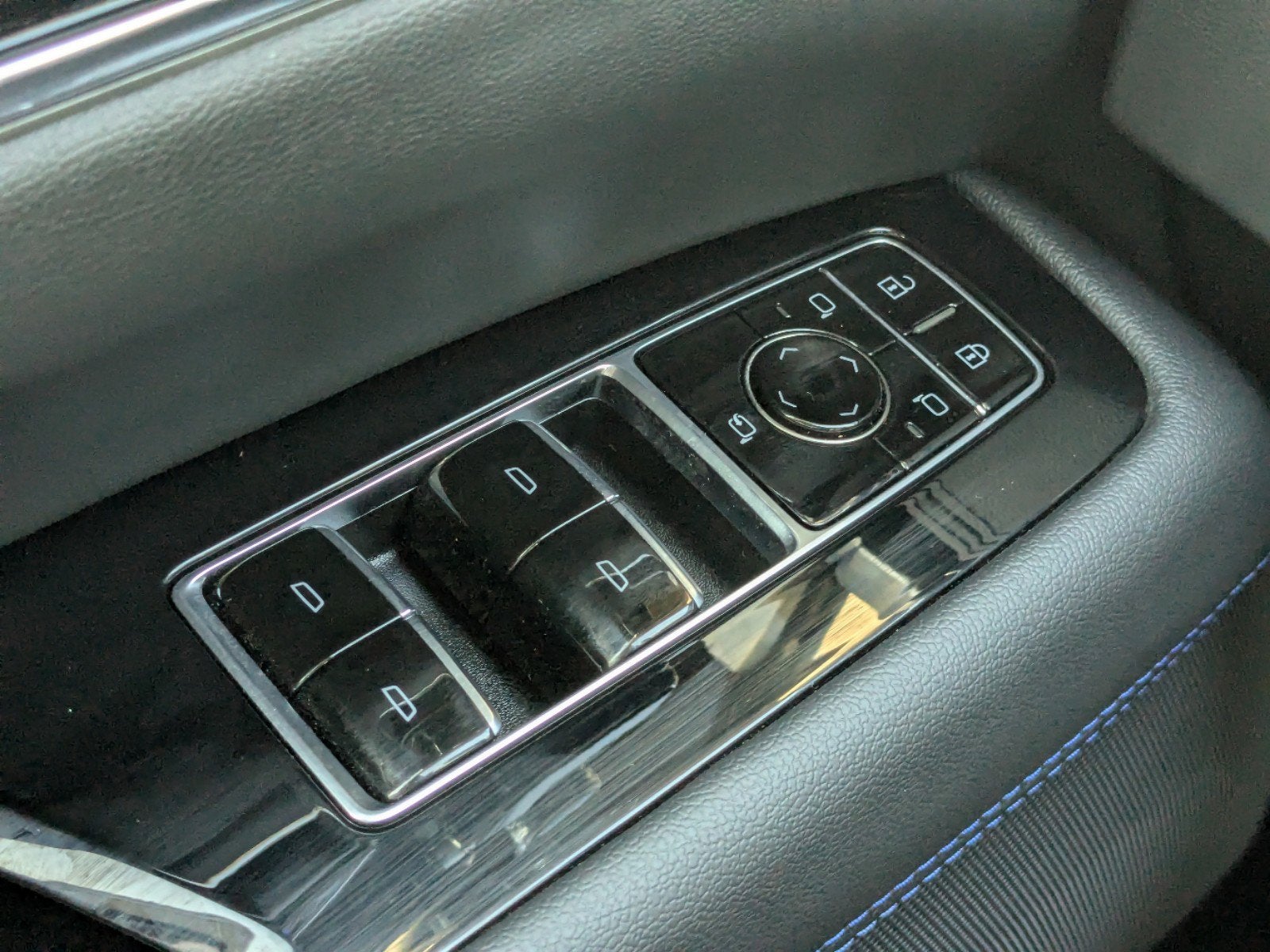 2025 Cadillac ESCALADE IQ Luxury 1