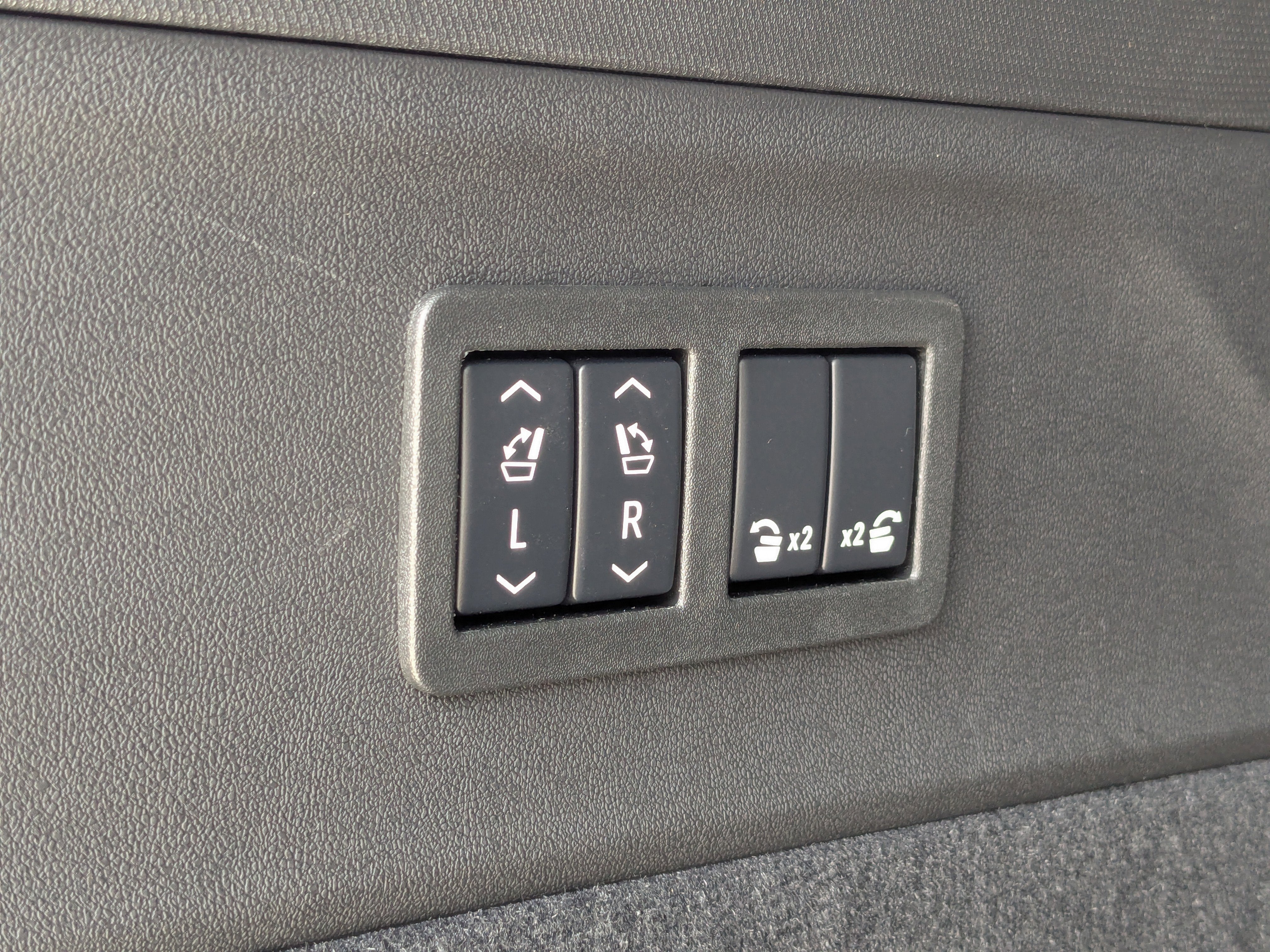 2025 Cadillac ESCALADE IQ Sport 1